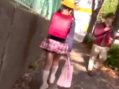 【小学生＠中出し流出ハメ撮り映像】※犯人は逮捕済み※ロリ可愛い美少女JS自宅に連れ込み生セックス⇒中だし絶頂する犯罪行為フェラヤバイやつ着衣バック美乳無料動画のエロ動画 | 無料AV動画見るなら adultgle